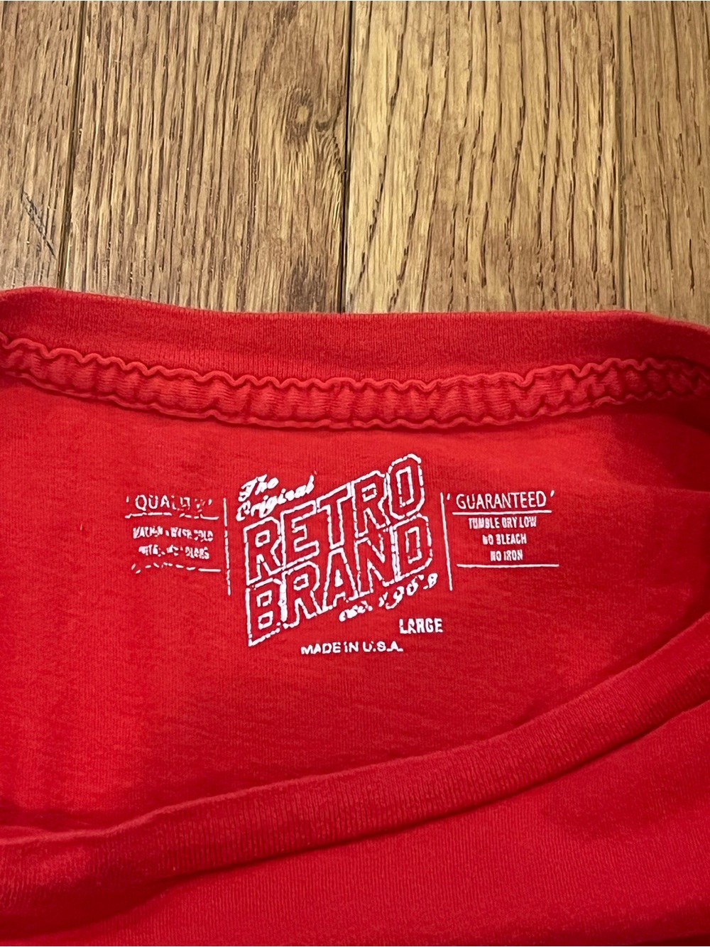 Cincinnati Bearcats Woman’s Collegiate Retro Design Red T-Shirt - Picture 4 of 4